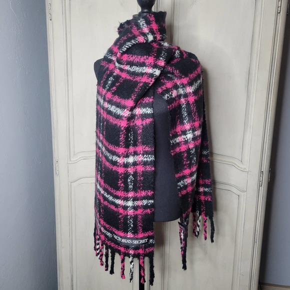 Victoria's Secret Plush Knit Plaid Fringe Pink Black Long Wide Scarf✨️2019